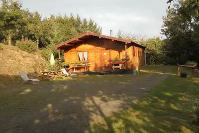 Image de chalet en pleine nature, à proximité de sentiers de randonnées