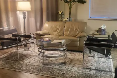 Image de Great Location! 3 Bedroom Townhome, a block from the hospital, Cmu and downtown!