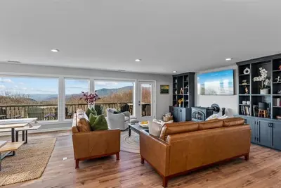 Image de Stunning Blue Ridge views, beautiful home, 5 minutes to Main St. Blowing Rock