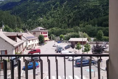 Image de Studio plein sud avec terrasse vue centre village
