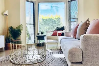 Image de Inner City 3 Bedroom 2. 5 Bath Parking Wifi