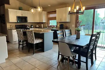 Image de 4 Bedroom Neenah Home - Eaa Week\n