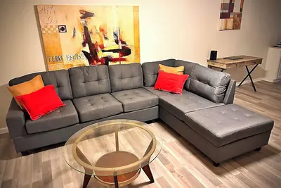 Image de Modern, Upscale, Cozy, Friendly, and Safe Family size Townhome Great location,