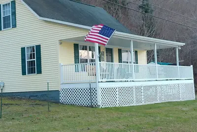 Image de The River House of Parrott -near Vt & Ru. Dogs Ok- Kayak, Tube, Play.