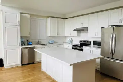 Image de Absolutely Stunning prestigious Penryn golf & country club Lake Ontario facing
