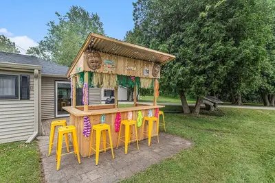Image de Pickleball | HotTub (Shared) | 2. 5 Acres | Dog Ok| FirePit