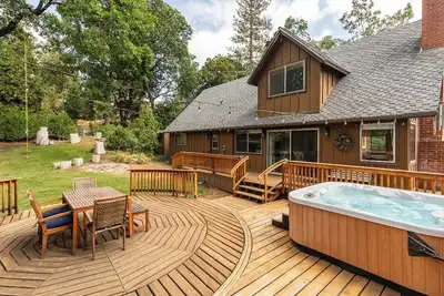 Image de Sequoia Retreat: Spacious Cabin / Hot Tub / Sun Deck