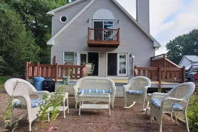 Image de Thompson Lake Cape Cod, direct lake front with private lake dock.