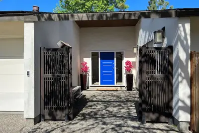 Image de Private Oasis — Comfortable House near Stanford with Beautiful Garden