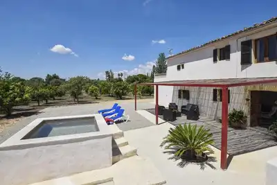 Image de Beautiful country house with swimming pool in the countryside