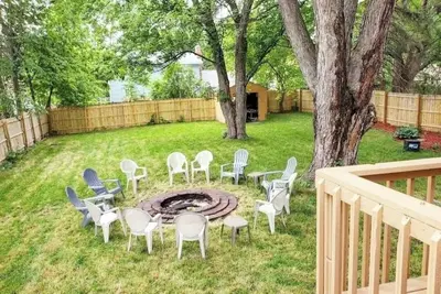 Image de Beautiful house centrally located on. 5 Acres