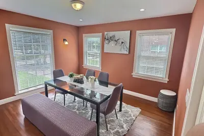 Image de Stay in Style: Discover a Spacious Retreat Close to Everything! !