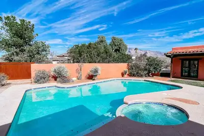 Image de Luxe Guest House with Hot Tub + Pool