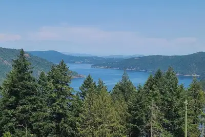 Image de Malahat Ocean View Oasis- Hot tub, Firepit, Bbq- Cozy getaway close to town