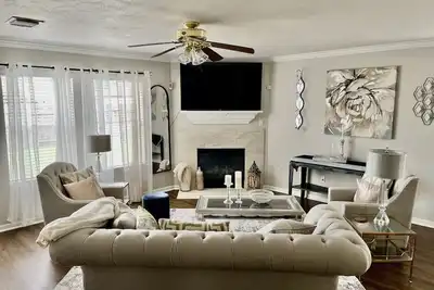Image de The Catbird Hideaway - Your peaceful and serene home in the Houston, Tx area.