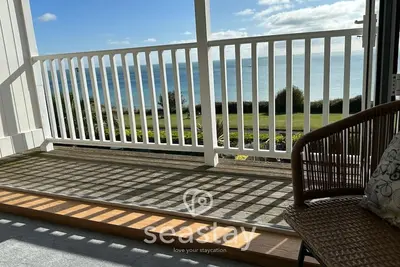 Stunning newly refurbished apartment, 2 bedrooms, 2 bathrooms, parking and amazing view