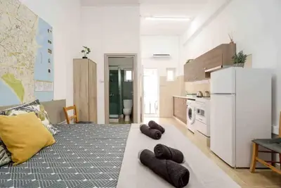 E. C Studio 2 - Cozy studio with Ac and WiFi in charming Larnaca