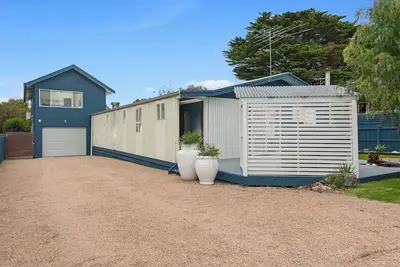 Image de Escape to the Cape - Cozy family home, 10 min walk to beach - Pet friendly!