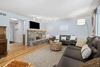Image de Spacious Midcentury Home | Kid's Secret Hideout