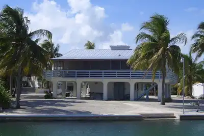 Image de Sugarloaf Shores Wide Canal 3\/3 Waterfront w\/ 100 ft Seawall in Quite Community.