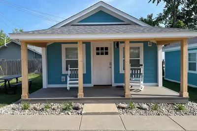 Image de Brand New Modern Cabin Steps away from beautiful Houghton Lake