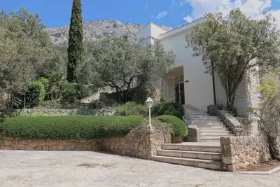 Image de Villa with breathtaking sea views, authentic 70-s design, 5 min from the beach!