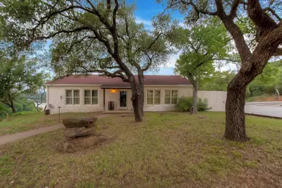 Image de Chic 2, 200 Sq. Ft. Riverfront Casita • Sleeps 8 • Stunning Views + Rustic Charm