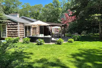 Image de Walk to the Beach Cottage on Lush One Acre
