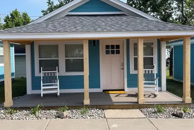 Image de Brand New Modern Cabin Steps away from beautiful Houghton Lake