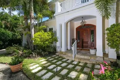 Image de Fabulous home in the Ultimate Gasparilla Island location. \n