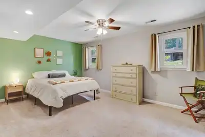 Image de Newly remodeled! Spacious 2 bed, 1 bath home in Cary!