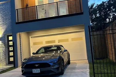 Image de Artsy Luxury Townhome 6mins - downtown, 2mins - midtown and 12mins - Galleria.