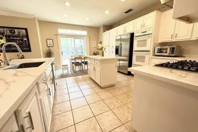 Image de Huge family home-10min to downtown\/Airport\/River