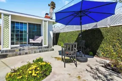 Image de 7mins Lax\/Beach - Gorgeous Home