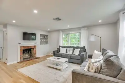 Middletown Vacation Rental: 2 Mi to Beach!