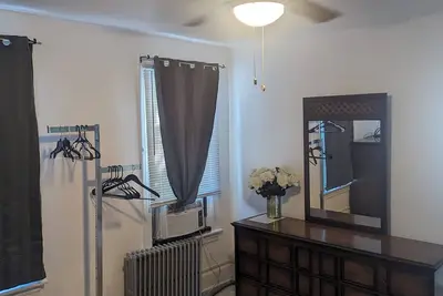 Image de Comfortable one-bedroom unit with private parking