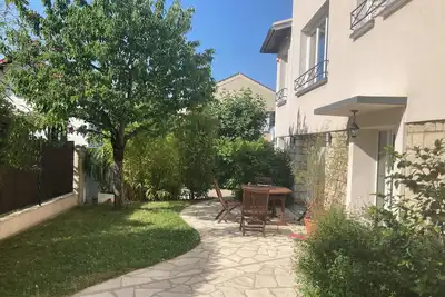 Image de Maison à 3 km de Paris avec jardin privatif pres parc d'exposition.