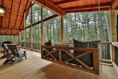 Image de Serene Pine Ridge Cabin! Near Mercier w/ HotTub, Porch Swing, Creek, & Fire Pit