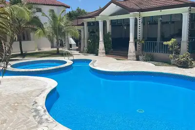 Image de Beautiful private 4 bedroom villa with pool\/jacuzzi