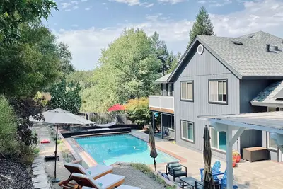 Image de Wine country 5 bd with pool, hot tub and bocce