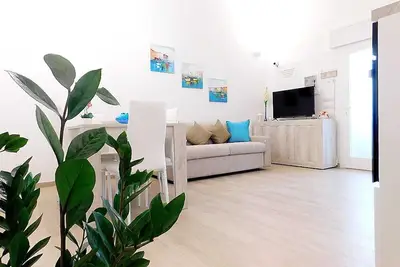 Image de Cozy newly renovated apartment 30 meters from the sea