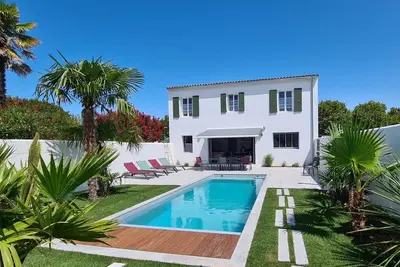 Image de Location de charme en centre village, piscine chauffée du 4 avril à fin octobre