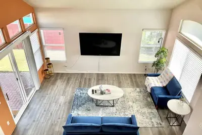 Image de Spacious home in Corona-Ca