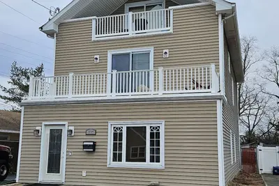 Image de Enjoy this spacious 1 st floor Guest House \"Serenity\" near all the attractions.