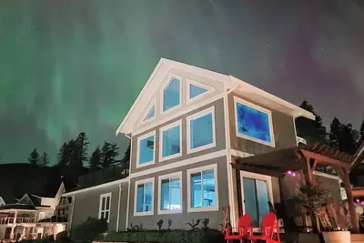 Image de The Point, Breathtaking Lake Views, Luxurious Resort Cottage, La Casa, Kelowna