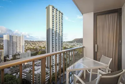 Image de Aston Waikiki Sunset 1bsu | City View Suite – Heated Pool & Spa