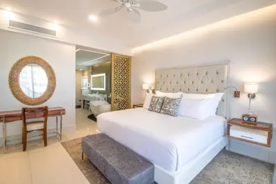 Image de Los Cabos - Luxury 2-Br Suite, Ocean View, 1-King, 2-Queens, Discounted 20-30%
