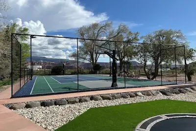 Image de Getaway w/ sport court! Near Capitol Reef- Sleeps 21 in beds/26 total