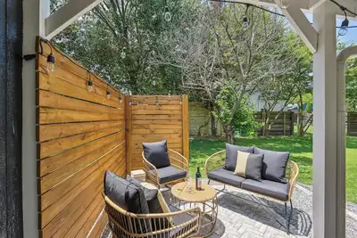 1 Mi to Downtown Franklin: Bright Studio w/ Patio!