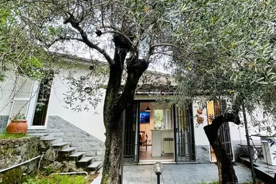Private garden cottage just steps from the sea